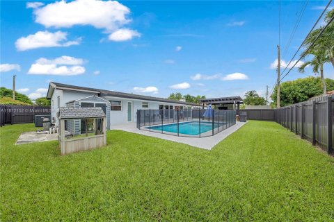 Casa en venta en Miami, Florida, 3 dormitorios, 171.78 m2 № 1897791 - foto 2