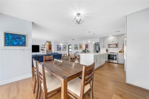 Casa en venta en Miami, Florida, 3 dormitorios, 171.78 m2 № 1897791 - foto 10