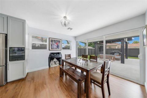 Casa en venta en Miami, Florida, 3 dormitorios, 171.78 m2 № 1897791 - foto 9