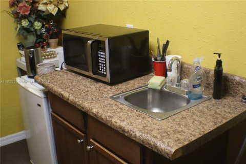 Oficina en alquiler en Port St. Lucie, Florida № 1221170 - foto 1