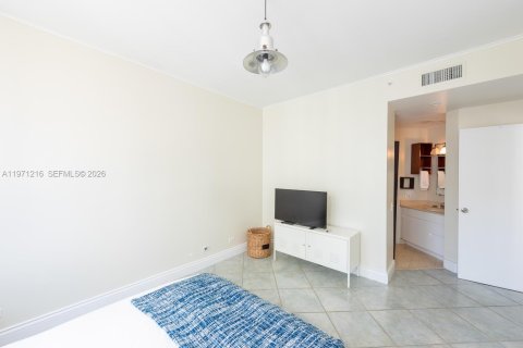 Купить кондоминиум в Майами, Флорида 1 спальня, 72.46м2, № 2032098 - фото 13