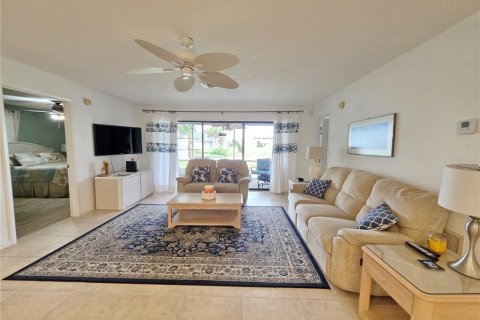 House in Okeechobee, Florida 2 bedrooms, 130.81 sq.m. № 1909201 - photo 16