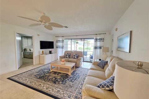 House in Okeechobee, Florida 2 bedrooms, 130.81 sq.m. № 1909201 - photo 14