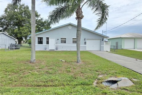 House in Okeechobee, Florida 2 bedrooms, 130.81 sq.m. № 1909201 - photo 3