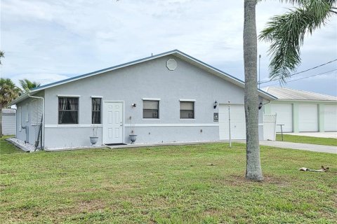 House in Okeechobee, Florida 2 bedrooms, 130.81 sq.m. № 1909201 - photo 4