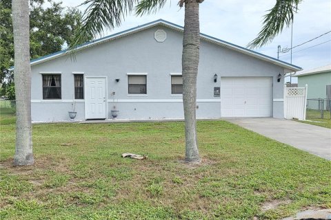 House in Okeechobee, Florida 2 bedrooms, 130.81 sq.m. № 1909201 - photo 1