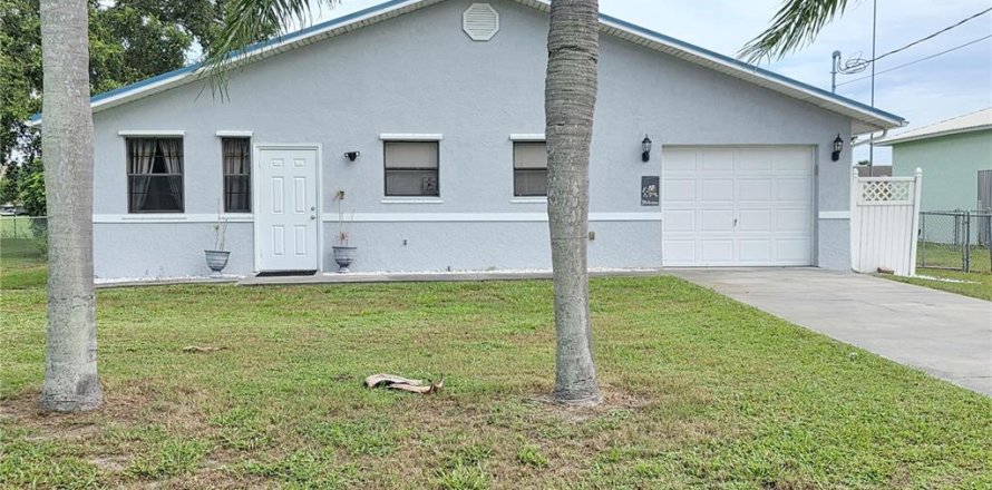 House in Okeechobee, Florida 2 bedrooms, 130.81 sq.m. № 1909201