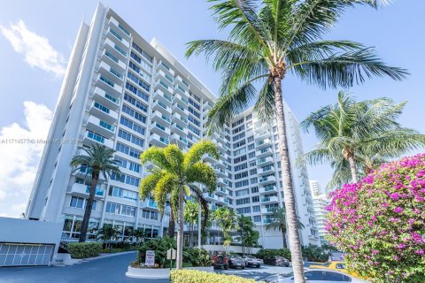 Condominio en venta en Miami Beach, Florida, 51.28 m2 № 1473428 - foto 19