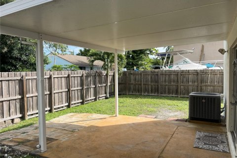 Casa en venta en Homestead, Florida, 3 dormitorios, 159.33 m2 № 1955335 - foto 19