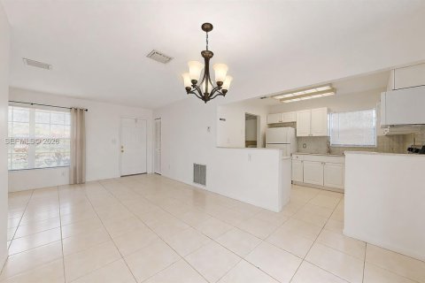 Casa en venta en Miami, Florida, 3 dormitorios, 98.29 m2 № 2058517 - foto 18