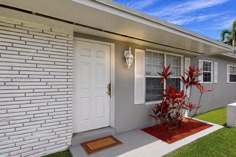 Casa en Miami, Florida 3 dormitorios, 98.29 m2 № 2058517