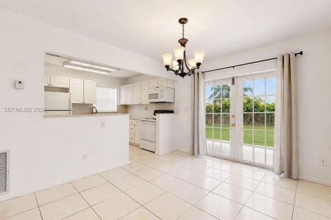 Casa en venta en Miami, Florida, 3 dormitorios, 98.29 m2 № 2058517 - foto 20