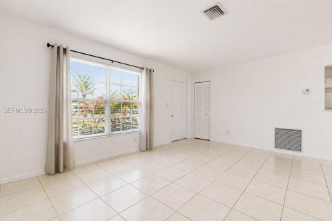 Casa en venta en Miami, Florida, 3 dormitorios, 98.29 m2 № 2058517 - foto 16