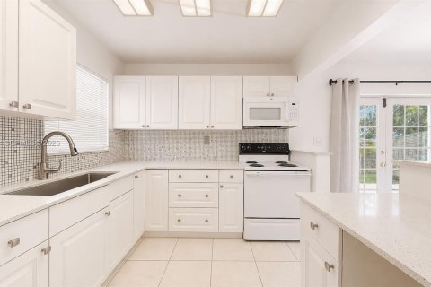 Casa en venta en Miami, Florida, 3 dormitorios, 98.29 m2 № 2058517 - foto 29