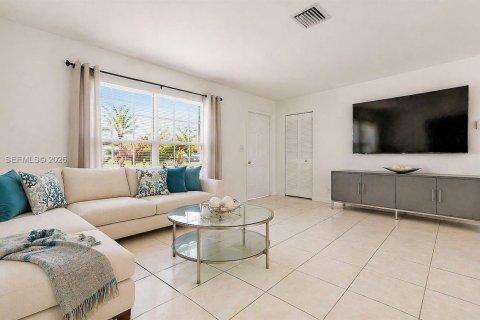 Casa en venta en Miami, Florida, 3 dormitorios, 98.29 m2 № 2058517 - foto 15