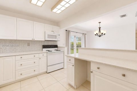 Casa en venta en Miami, Florida, 3 dormitorios, 98.29 m2 № 2058517 - foto 30