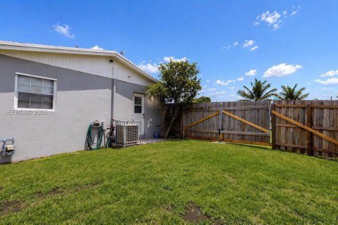 Casa en venta en Miami, Florida, 3 dormitorios, 98.29 m2 № 2058517 - foto 10
