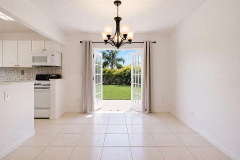 Casa en venta en Miami, Florida, 3 dormitorios, 98.29 m2 № 2058517 - foto 21