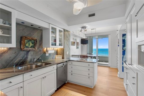 Condo in Longboat Key, Florida, 3 bedrooms № 2155694 - photo 13