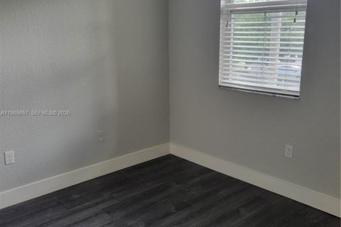 Townhouse in Tamarac, Florida 3 bedrooms, 142.7 sq.m. № 2030686 - photo 16