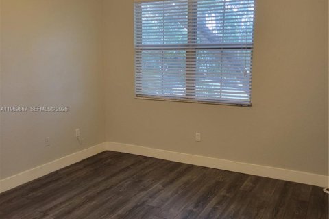 Townhouse in Tamarac, Florida 3 bedrooms, 142.7 sq.m. № 2030686 - photo 11