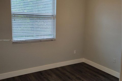 Townhouse in Tamarac, Florida 3 bedrooms, 142.7 sq.m. № 2030686 - photo 17