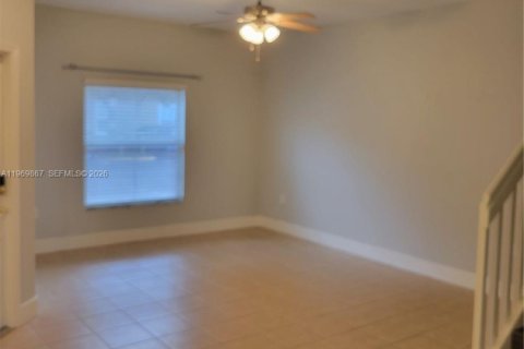 Townhouse in Tamarac, Florida 3 bedrooms, 142.7 sq.m. № 2030686 - photo 3
