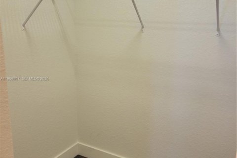 Townhouse in Tamarac, Florida 3 bedrooms, 142.7 sq.m. № 2030686 - photo 13