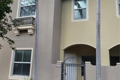 Townhouse in Tamarac, Florida 3 bedrooms, 142.7 sq.m. № 2030686