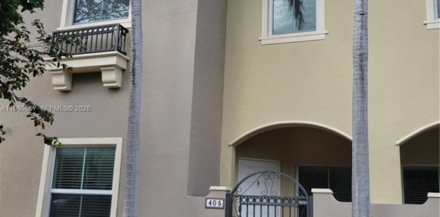 Townhouse in Tamarac, Florida 3 bedrooms, 142.7 sq.m. № 2030686