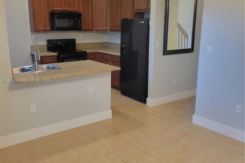 Townhouse in Tamarac, Florida 3 bedrooms, 142.7 sq.m. № 2030686 - photo 9