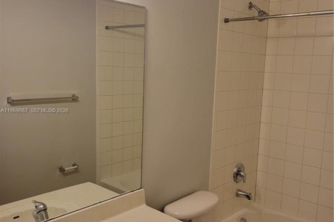 Townhouse in Tamarac, Florida 3 bedrooms, 142.7 sq.m. № 2030686 - photo 15