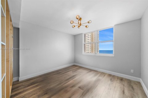 Купить кондоминиум в Майами, Флорида 1 спальня, 62.62м2, № 1933707 - фото 11