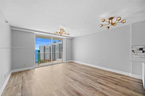 Купить кондоминиум в Майами, Флорида 1 спальня, 62.62м2, № 1933707 - фото 2