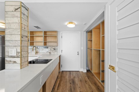 Купить кондоминиум в Майами, Флорида 1 спальня, 62.62м2, № 1933707 - фото 7