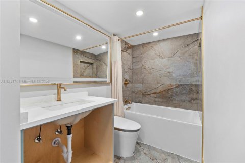 Купить кондоминиум в Майами, Флорида 1 спальня, 62.62м2, № 1933707 - фото 9