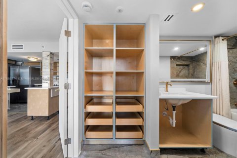 Купить кондоминиум в Майами, Флорида 1 спальня, 62.62м2, № 1933707 - фото 8