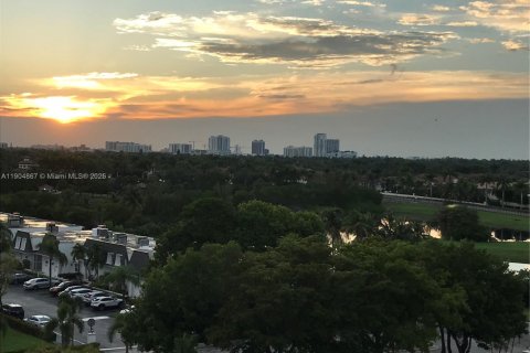 Купить кондоминиум в Халландейл-Бич, Флорида 1 спальня, 81.29м2, № 1956539 - фото 16