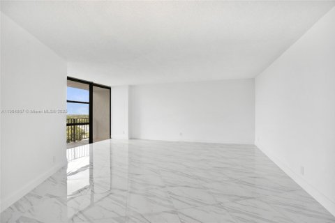 Купить кондоминиум в Халландейл-Бич, Флорида 1 спальня, 81.29м2, № 1956539 - фото 11