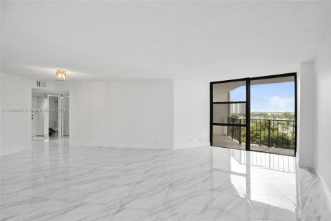 Купить кондоминиум в Халландейл-Бич, Флорида 1 спальня, 81.29м2, № 1956539 - фото 12