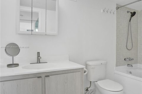 Купить кондоминиум в Халландейл-Бич, Флорида 1 спальня, 81.29м2, № 1956539 - фото 8