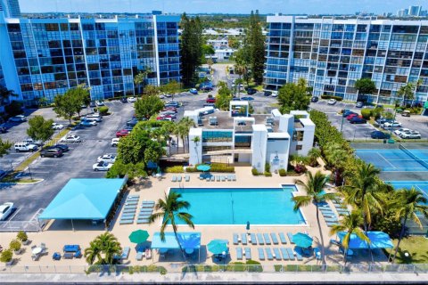 Купить кондоминиум в Халландейл-Бич, Флорида 1 спальня, 81.29м2, № 1956539 - фото 19