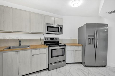 Купить кондоминиум в Халландейл-Бич, Флорида 1 спальня, 81.29м2, № 1956539 - фото 10