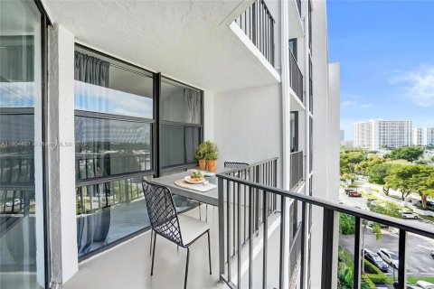 Купить кондоминиум в Халландейл-Бич, Флорида 1 спальня, 81.29м2, № 1956539 - фото 5