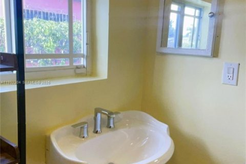 Снять в аренду квартиру в Майами-Гарденс, Флорида 1 спальня, 37.16м2, № 1991132 - фото 12