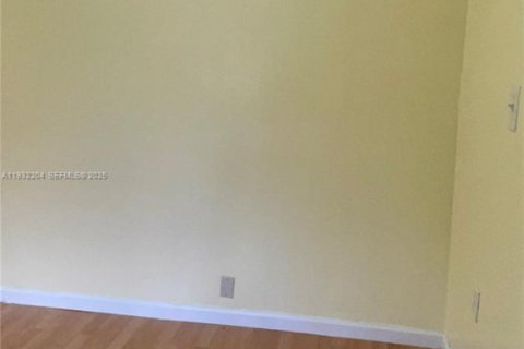 Снять в аренду квартиру в Майами-Гарденс, Флорида 1 спальня, 37.16м2, № 1991132 - фото 9