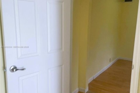 Снять в аренду квартиру в Майами-Гарденс, Флорида 1 спальня, 37.16м2, № 1991132 - фото 8