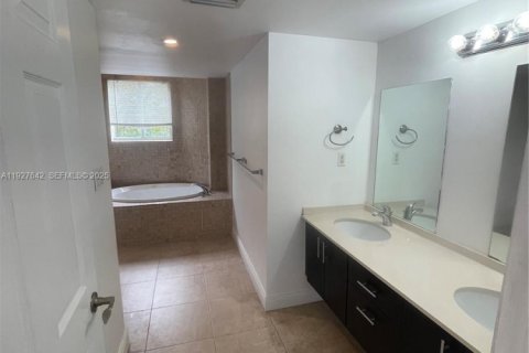 Adosado en venta en Hollywood, Florida, 3 dormitorios, 252.97 m2 № 1987905 - foto 20