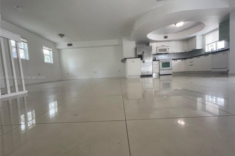 Adosado en venta en Hollywood, Florida, 3 dormitorios, 252.97 m2 № 1987905 - foto 2