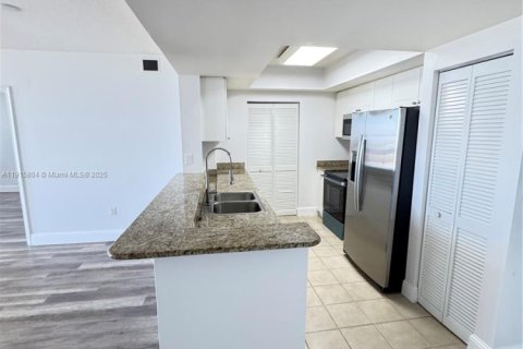 Condominio en venta en Aventura, Florida, 2 dormitorios, 109.16 m2 № 2016271 - foto 10